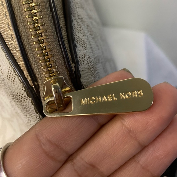 Micheal kors bag - Picture 4 of 8